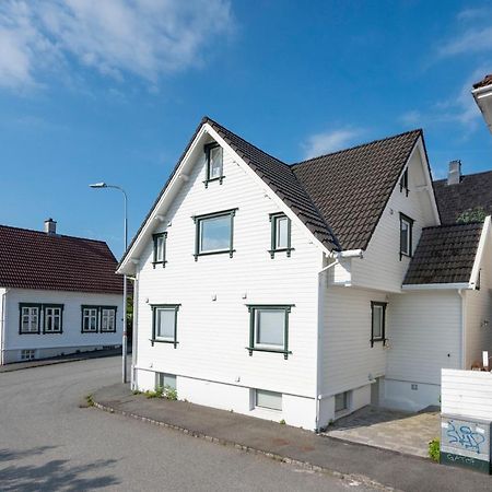 Practical Basement Apt With All Home Comforts Close To City Centre สตาวังเงร์ ภายนอก รูปภาพ