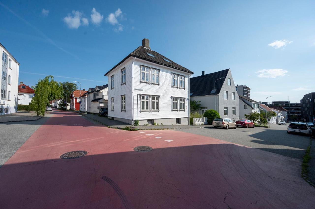 Practical Basement Apt With All Home Comforts Close To City Centre สตาวังเงร์ ภายนอก รูปภาพ