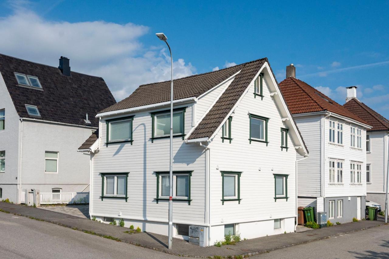 Practical Basement Apt With All Home Comforts Close To City Centre สตาวังเงร์ ภายนอก รูปภาพ